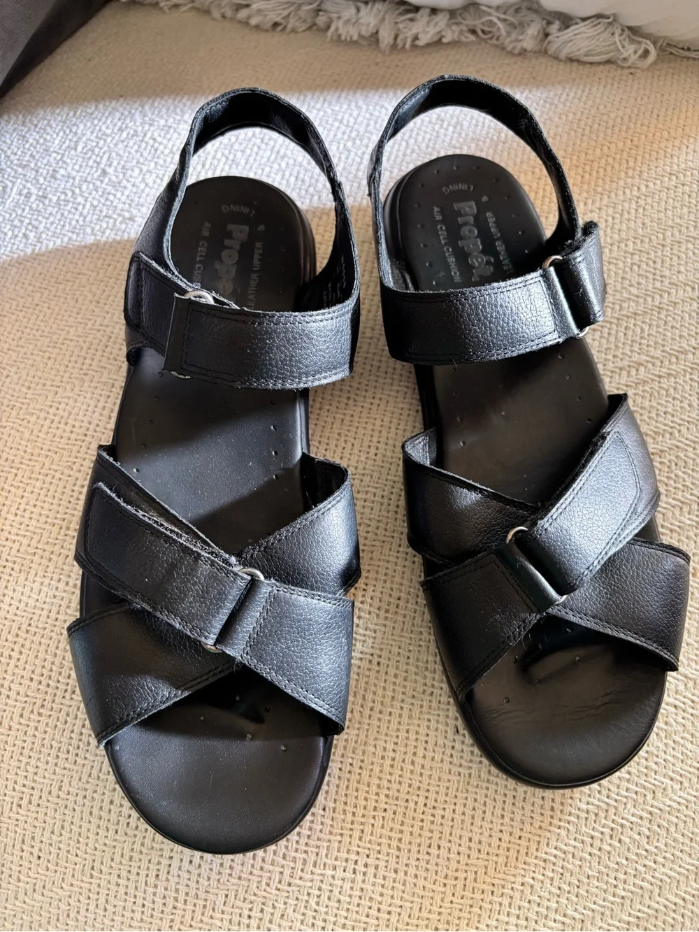 Propét Comfort Walking Shoe Sandals Black Adjustable Cross Strap Size 10